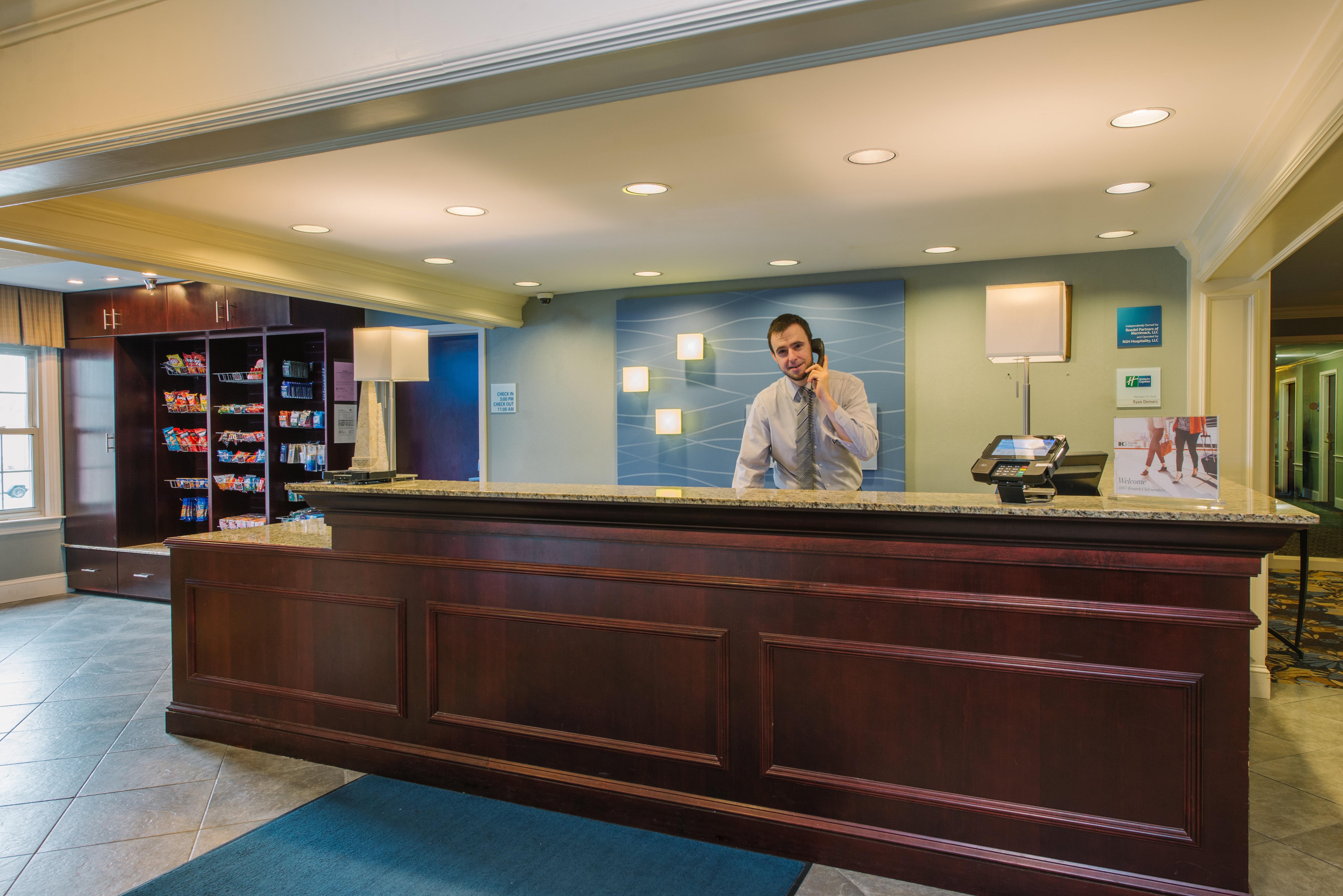 Holiday Inn Express And Suites Merrimack, An Ihg Hotel Exteriör bild